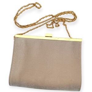 Small tan clutch purse with gold‎ hardware chain